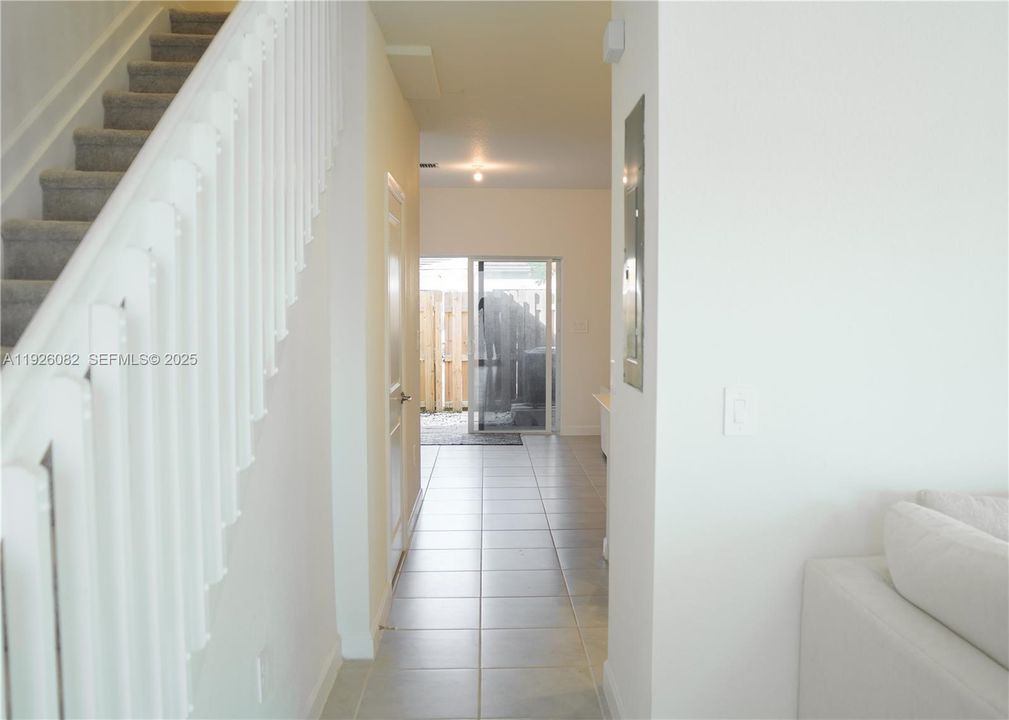 На продажу: $465,000 (4 спален, 2 ванн, 1872 Квадратных фут)