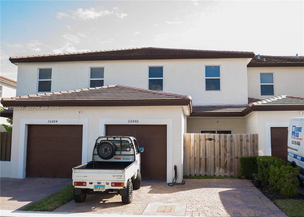 На продажу: $465,000 (4 спален, 2 ванн, 1872 Квадратных фут)