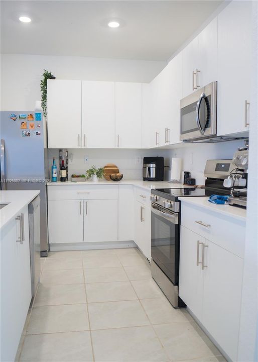 На продажу: $465,000 (4 спален, 2 ванн, 1872 Квадратных фут)