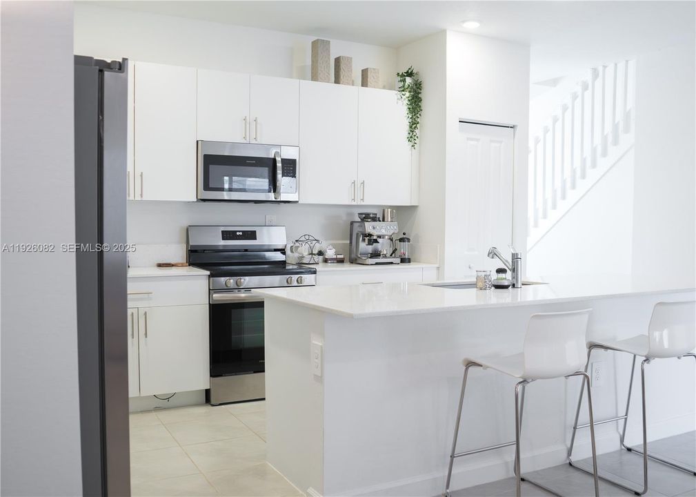 На продажу: $465,000 (4 спален, 2 ванн, 1872 Квадратных фут)