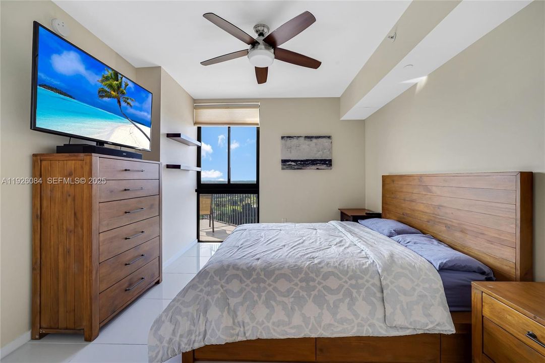 For Sale: $425,900 (1 beds, 1 baths, 769 Square Feet)