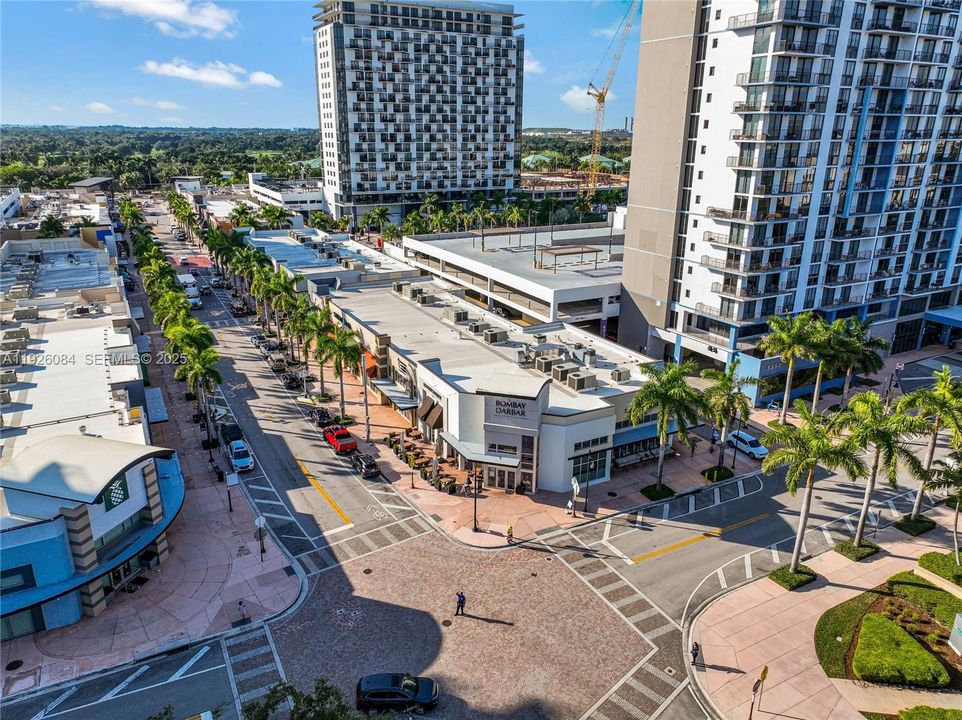 For Sale: $425,900 (1 beds, 1 baths, 769 Square Feet)