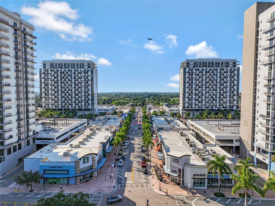 For Sale: $425,900 (1 beds, 1 baths, 769 Square Feet)