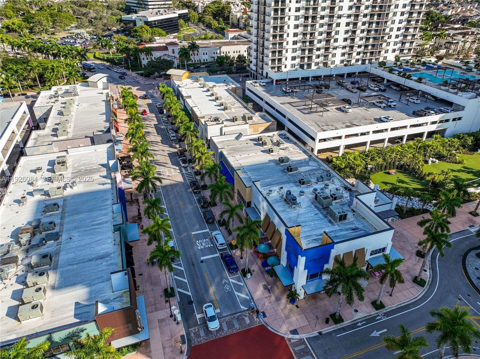 For Sale: $425,900 (1 beds, 1 baths, 769 Square Feet)