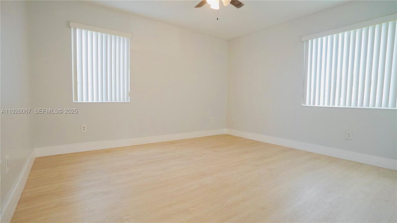 En Venta: $570,000 (3 camas, 2 baños, 1515 Pies cuadrados)