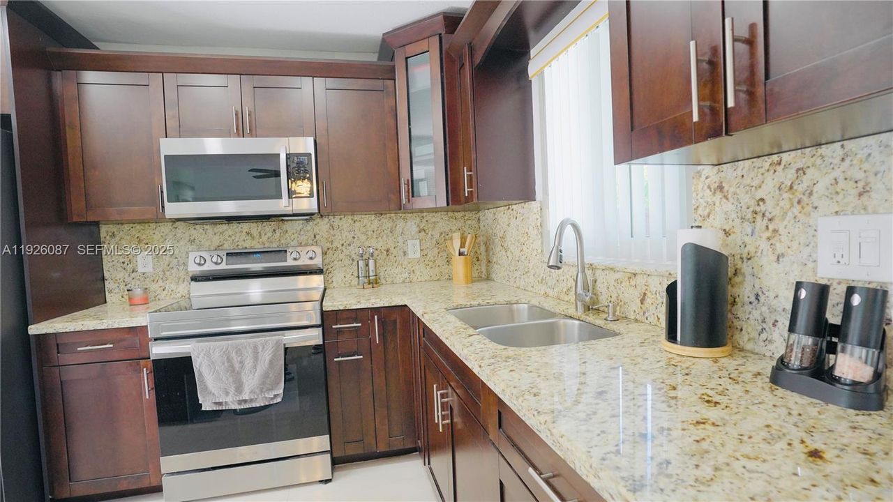 En Venta: $570,000 (3 camas, 2 baños, 1515 Pies cuadrados)