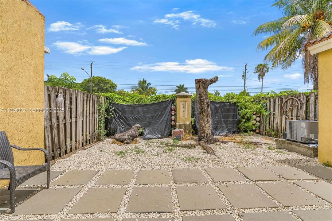 待售: $335,000 (3 贝兹, 3 浴室, 1587 平方英尺)