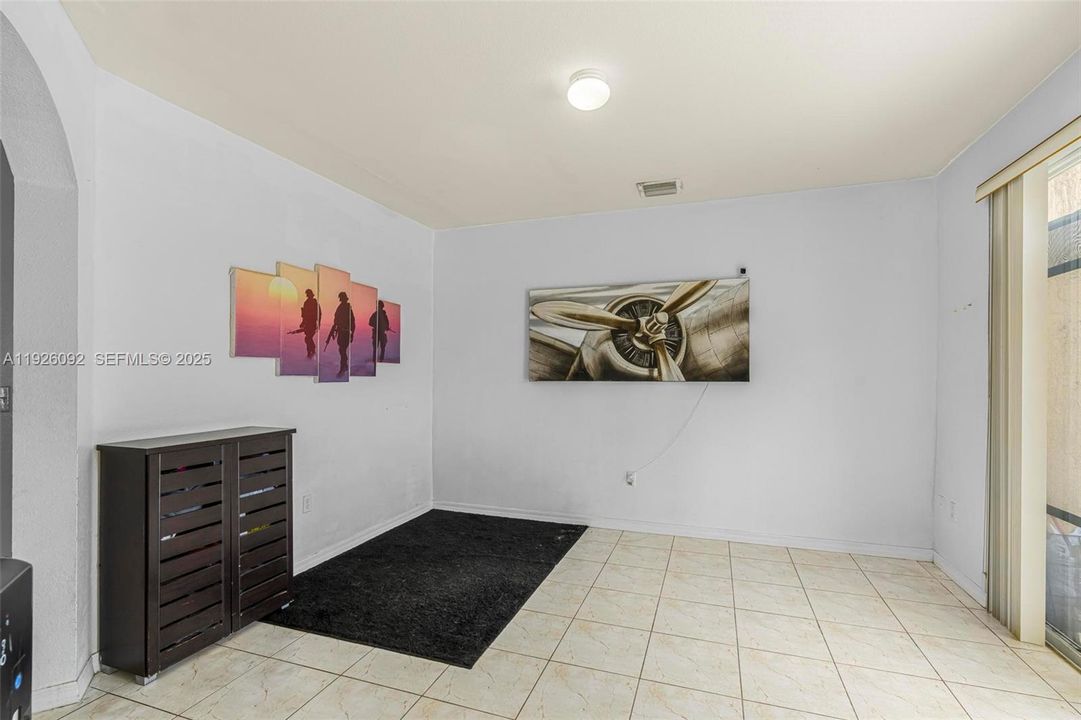 待售: $335,000 (3 贝兹, 3 浴室, 1587 平方英尺)