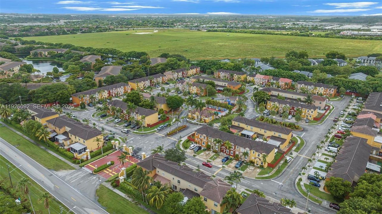 待售: $335,000 (3 贝兹, 3 浴室, 1587 平方英尺)