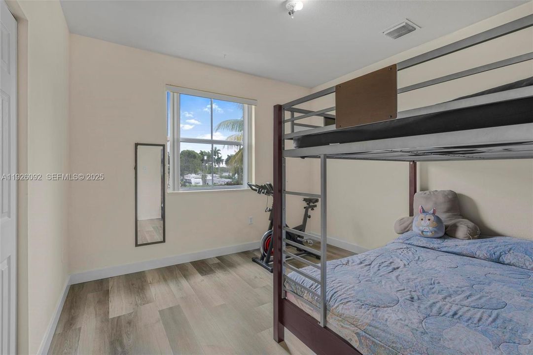 待售: $335,000 (3 贝兹, 3 浴室, 1587 平方英尺)