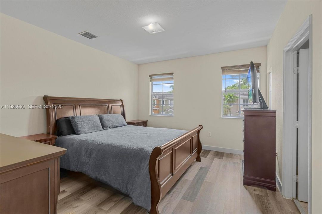 待售: $335,000 (3 贝兹, 3 浴室, 1587 平方英尺)