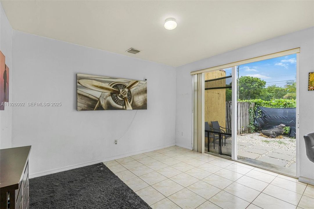 待售: $335,000 (3 贝兹, 3 浴室, 1587 平方英尺)