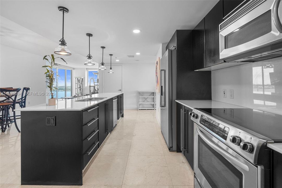 En Venta: $995,000 (2 camas, 2 baños, 1508 Pies cuadrados)