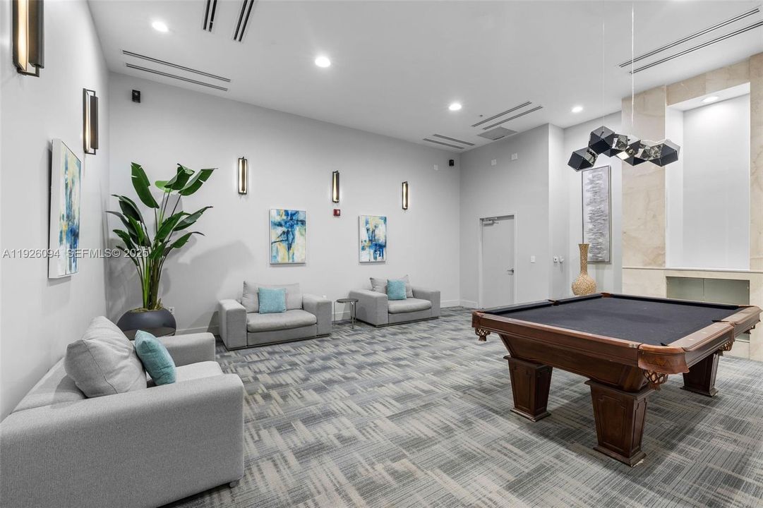 En Venta: $995,000 (2 camas, 2 baños, 1508 Pies cuadrados)