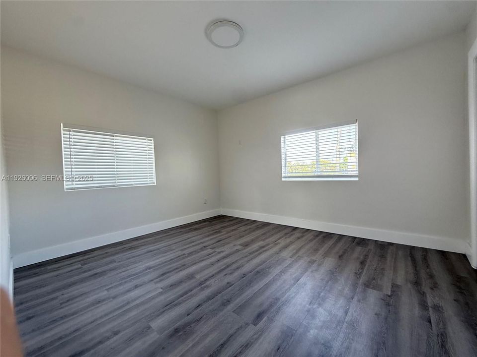 В аренду: $2,400 (2 спален, 1 ванн, 2984 Квадратных фут)