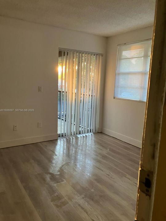 For Rent: $1,900 (2 beds, 1 baths, 903 Square Feet)