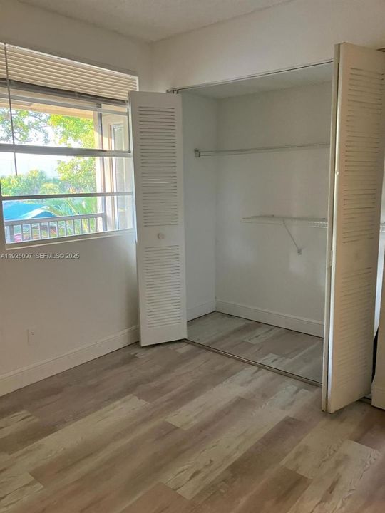 For Rent: $1,900 (2 beds, 1 baths, 903 Square Feet)