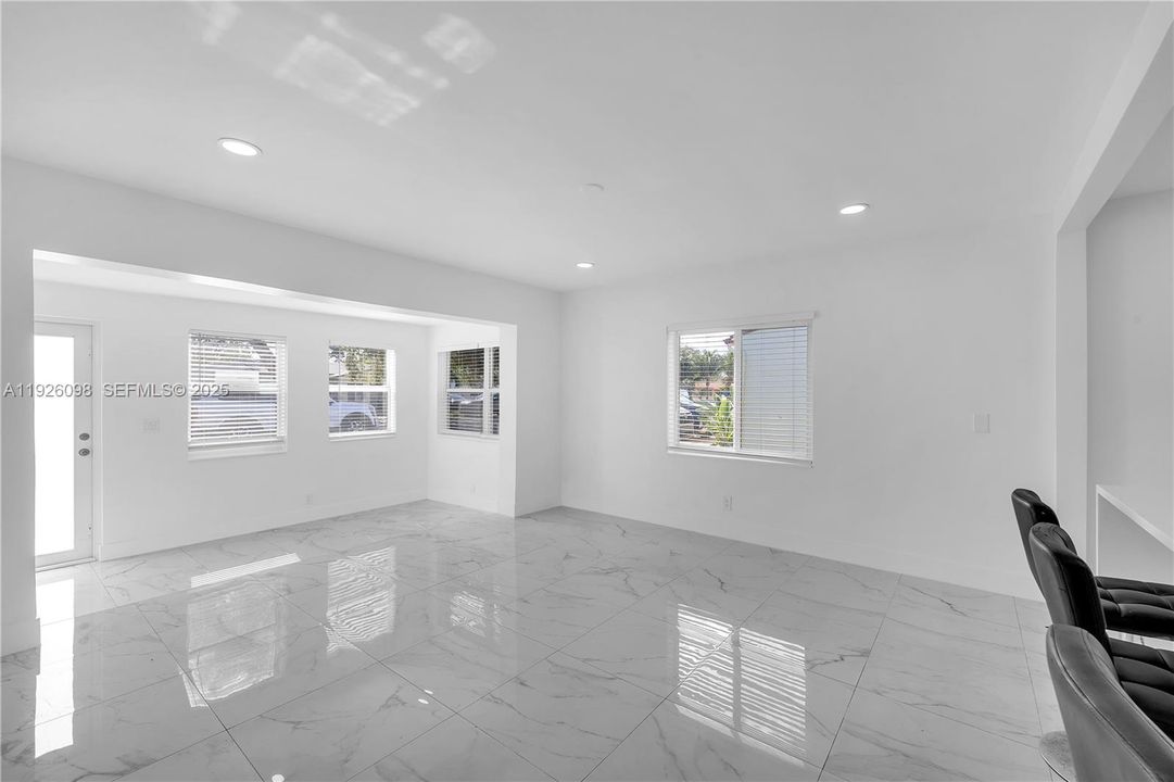 На продажу: $463,000 (2 спален, 1 ванн, 862 Квадратных фут)