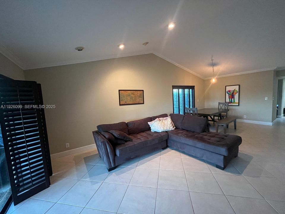 For Rent: $3,000 (2 beds, 2 baths, 1956 Square Feet)