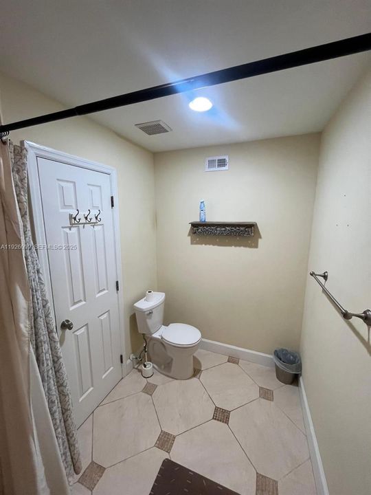 For Rent: $3,000 (2 beds, 2 baths, 1956 Square Feet)