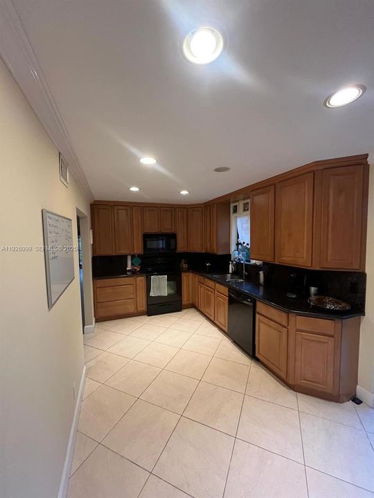 For Rent: $3,000 (2 beds, 2 baths, 1956 Square Feet)