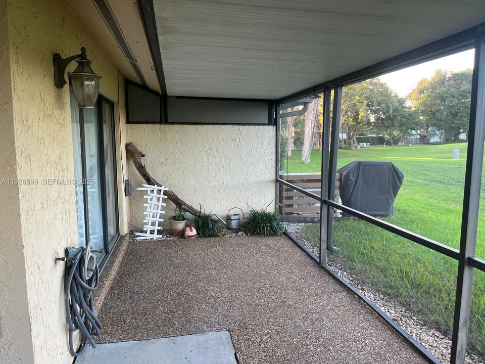 For Rent: $3,000 (2 beds, 2 baths, 1956 Square Feet)