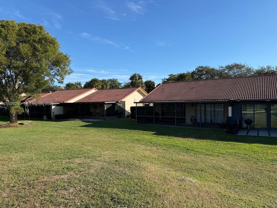 For Rent: $3,000 (2 beds, 2 baths, 1956 Square Feet)