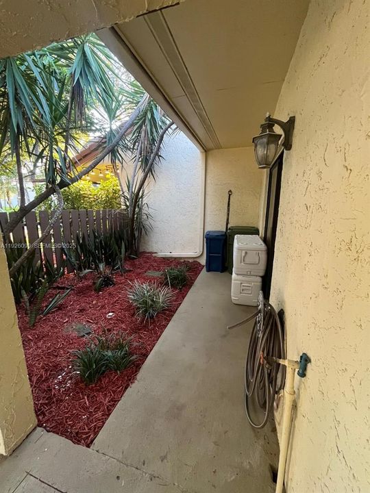 For Rent: $3,000 (2 beds, 2 baths, 1956 Square Feet)