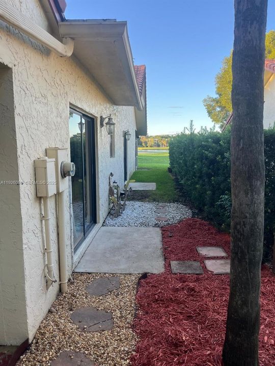 For Rent: $3,000 (2 beds, 2 baths, 1956 Square Feet)