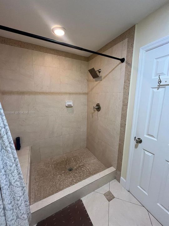 For Rent: $3,000 (2 beds, 2 baths, 1956 Square Feet)