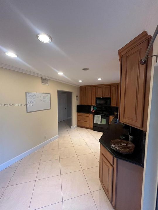 For Rent: $3,000 (2 beds, 2 baths, 1956 Square Feet)
