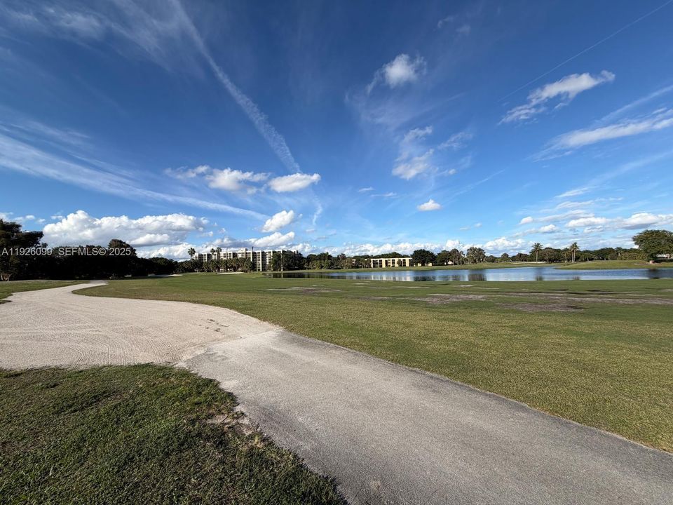 For Rent: $3,000 (2 beds, 2 baths, 1956 Square Feet)