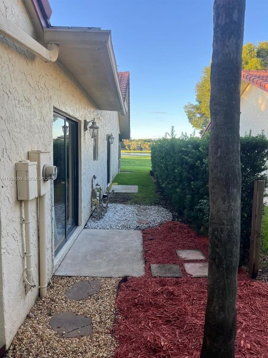 For Rent: $3,000 (2 beds, 2 baths, 1956 Square Feet)