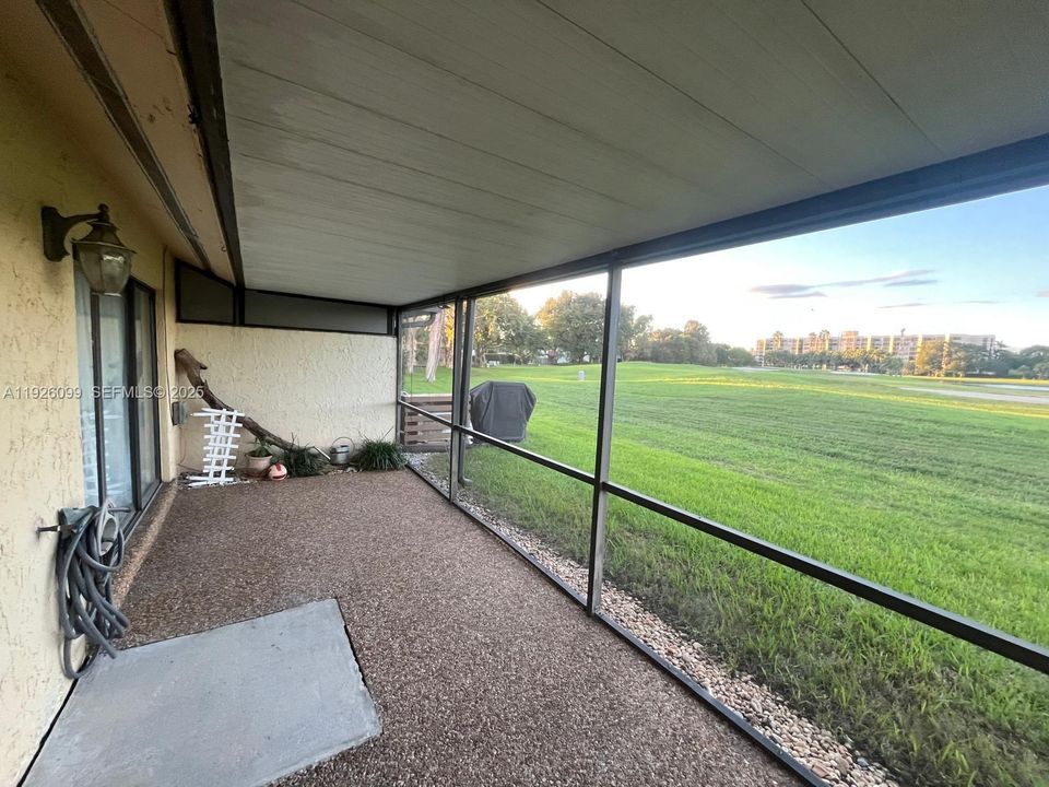 For Rent: $3,000 (2 beds, 2 baths, 1956 Square Feet)