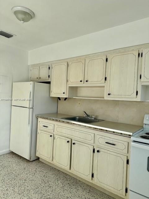 For Rent: $1,550 (1 beds, 1 baths, 7884 Square Feet)