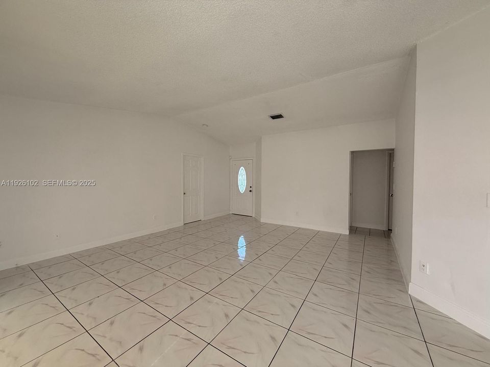 For Sale: $405,000 (2 beds, 2 baths, 1438 Square Feet)