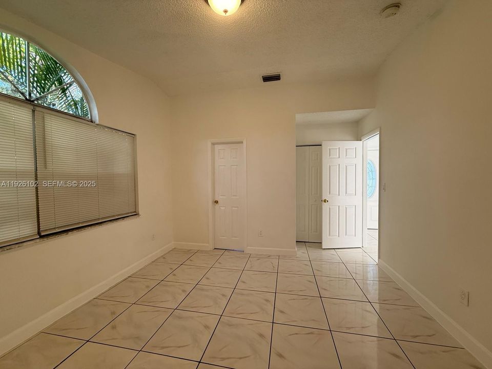 For Sale: $405,000 (2 beds, 2 baths, 1438 Square Feet)