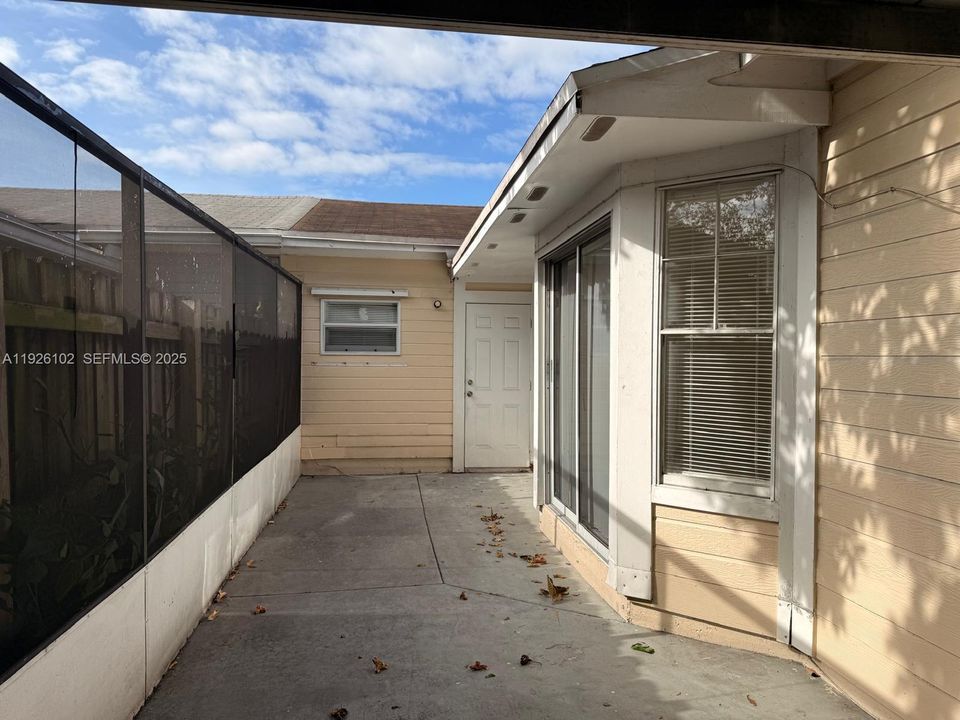 For Sale: $405,000 (2 beds, 2 baths, 1438 Square Feet)