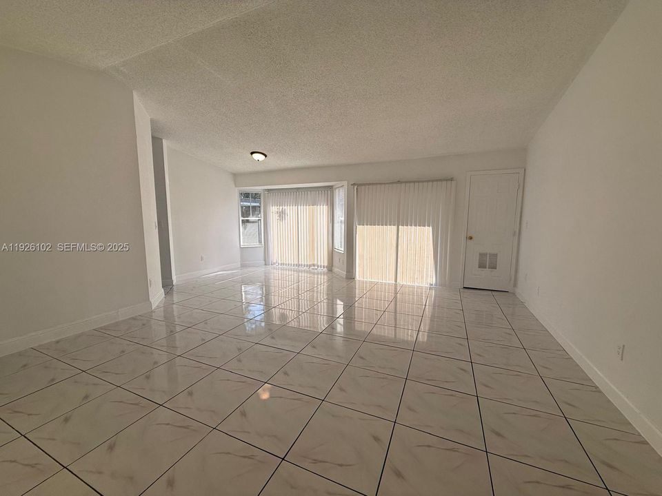 For Sale: $405,000 (2 beds, 2 baths, 1438 Square Feet)