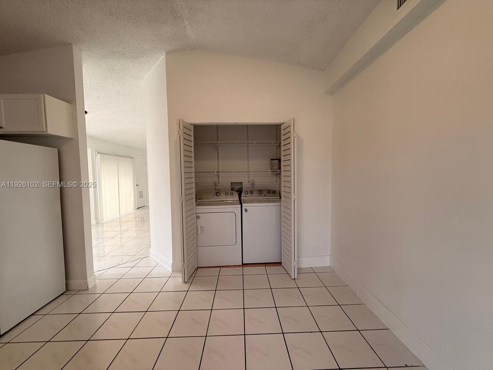 For Sale: $405,000 (2 beds, 2 baths, 1438 Square Feet)