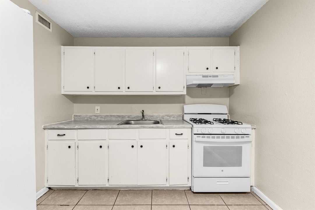 5-3510 St John St_04