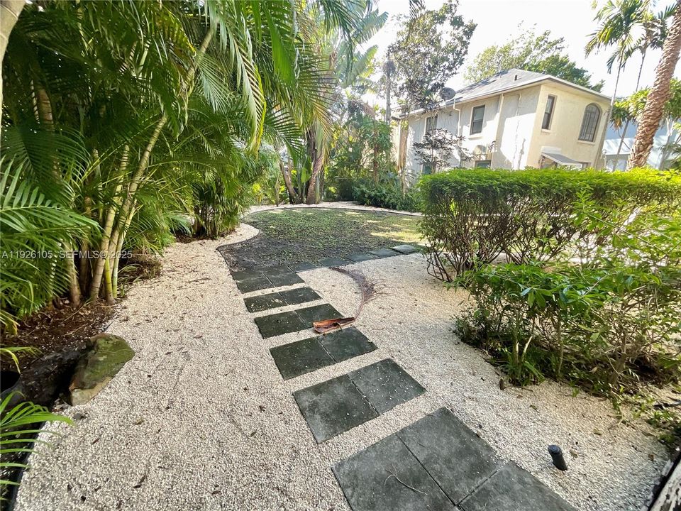 В аренду: $2,825 (3 спален, 1 ванн, 800 Квадратных фут)