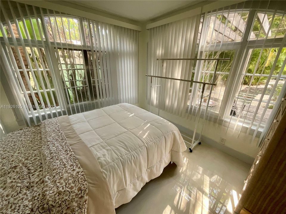 В аренду: $2,825 (3 спален, 1 ванн, 800 Квадратных фут)