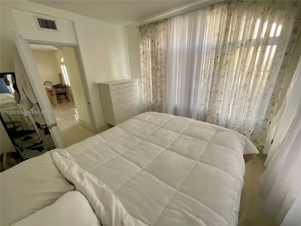 В аренду: $2,825 (3 спален, 1 ванн, 800 Квадратных фут)