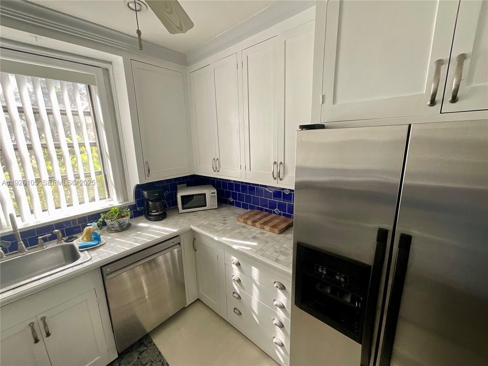 В аренду: $2,825 (3 спален, 1 ванн, 800 Квадратных фут)