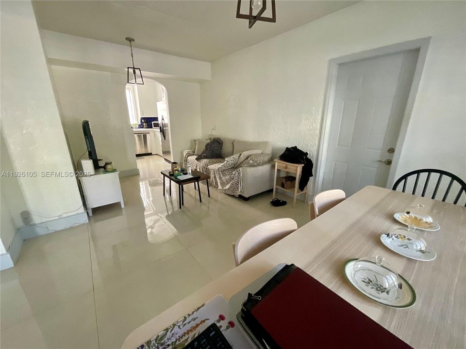 В аренду: $2,825 (3 спален, 1 ванн, 800 Квадратных фут)