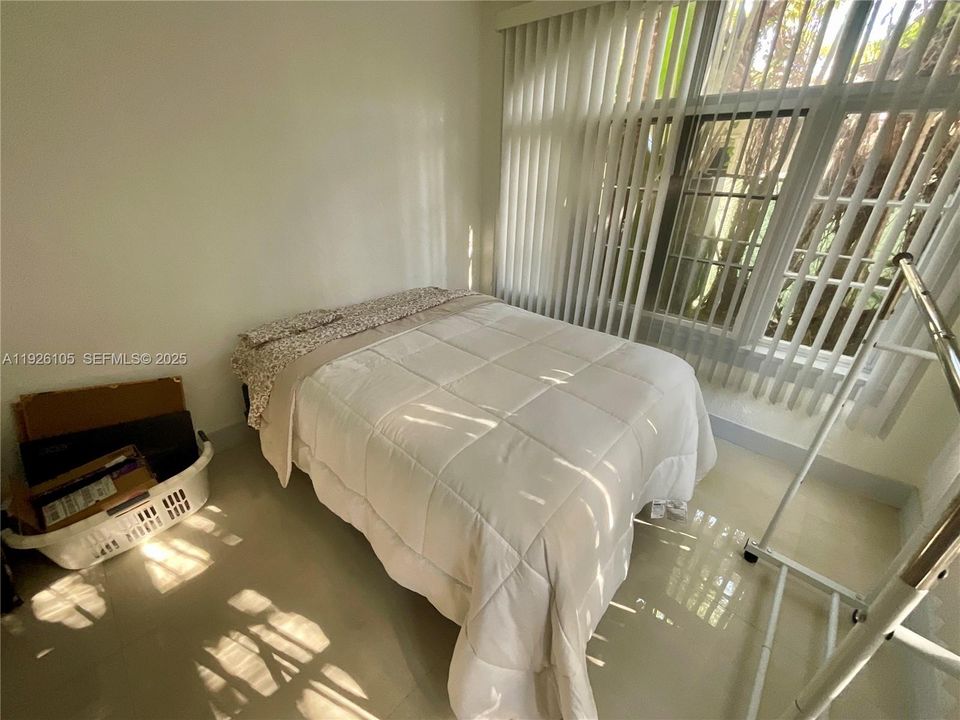 В аренду: $2,825 (3 спален, 1 ванн, 800 Квадратных фут)