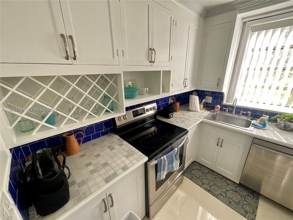 В аренду: $2,825 (3 спален, 1 ванн, 800 Квадратных фут)