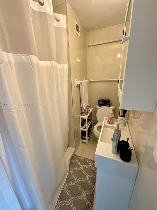 В аренду: $2,825 (3 спален, 1 ванн, 800 Квадратных фут)