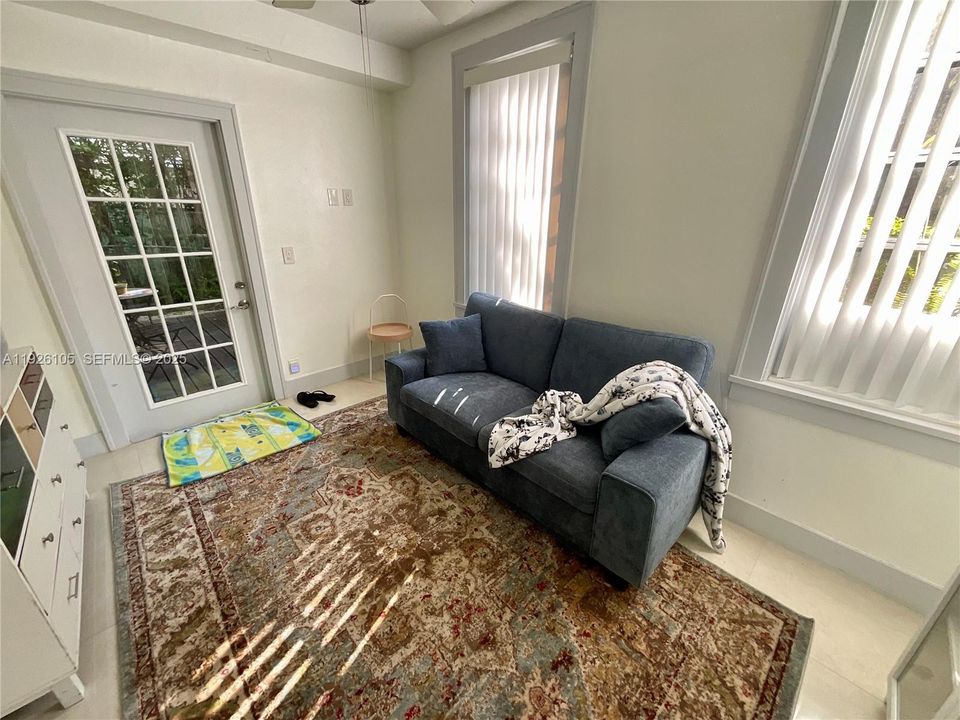 В аренду: $2,825 (3 спален, 1 ванн, 800 Квадратных фут)